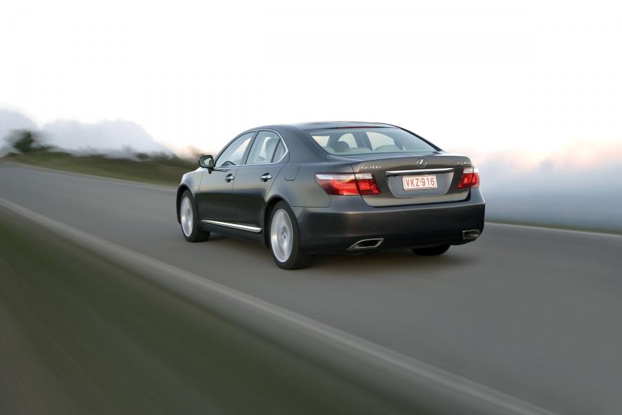  Lexus LS460 2006 года  (фото 135 из 200)